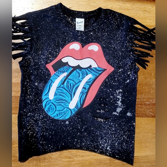 Distressed top - Picture 1 of 2